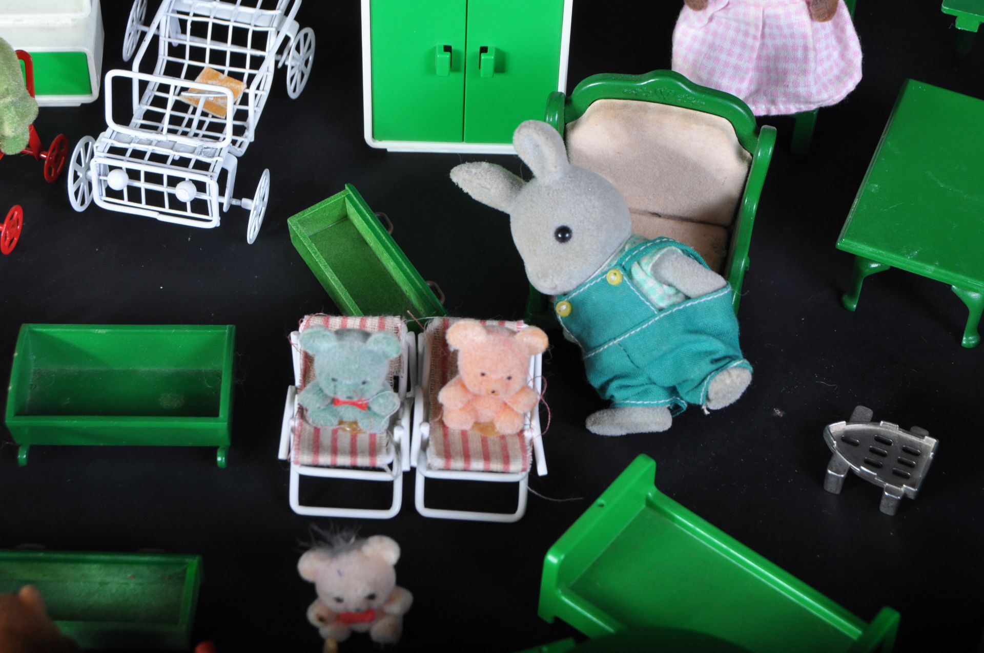 COLLECTION OF VINTAGE SYLVANIAN FAMILIES FIGURES & ACCESSORIES - Image 8 of 8