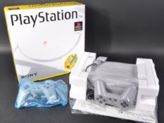 RETRO GAMING - ORIGINAL BOXED SONY PLAYSTATION ONE VIDEO GAMES CONSOLE & BOXED CONTROLLER