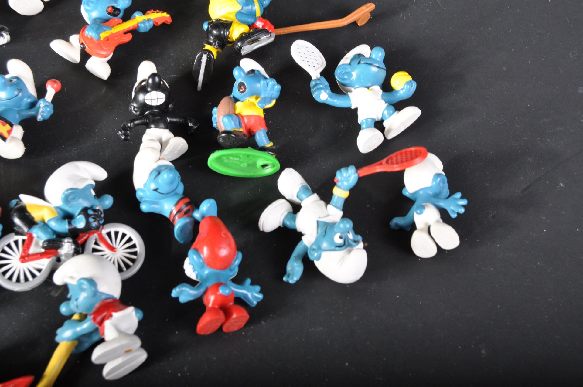 SMURFS - LARGE COLLECTION OF VINTAGE PEYO / SCHLEICH SMURFS - Bild 4 aus 10