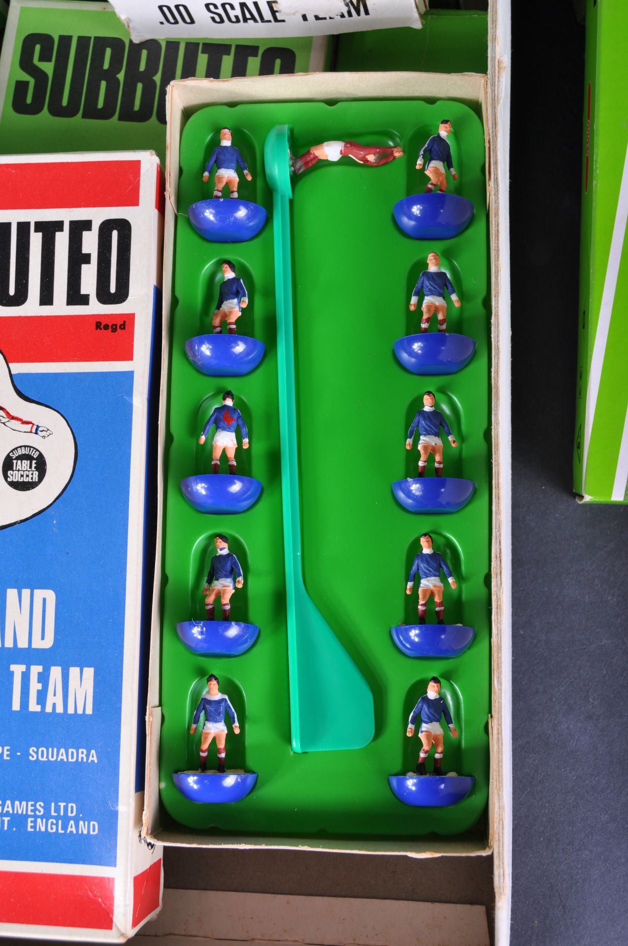 COLLECTION OF ASSORTED SUBBUTEO TABLE TOP FOOTBALL GAME SETS - Bild 5 aus 6