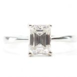 WHITE GOLD & MOISSANITE SOLITAIRE RING