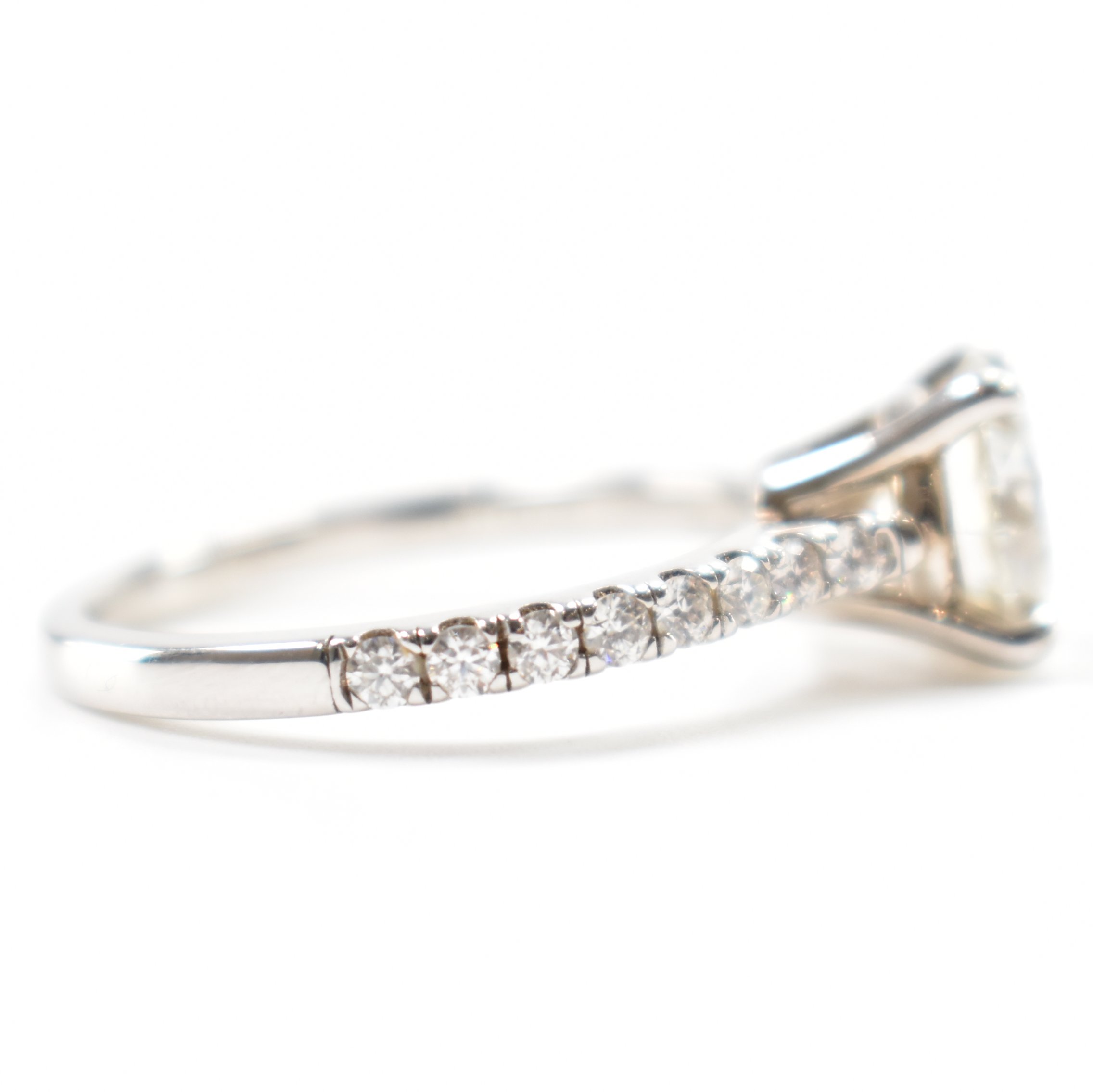 925 SILVER & MOISSANITE RING - Image 5 of 9