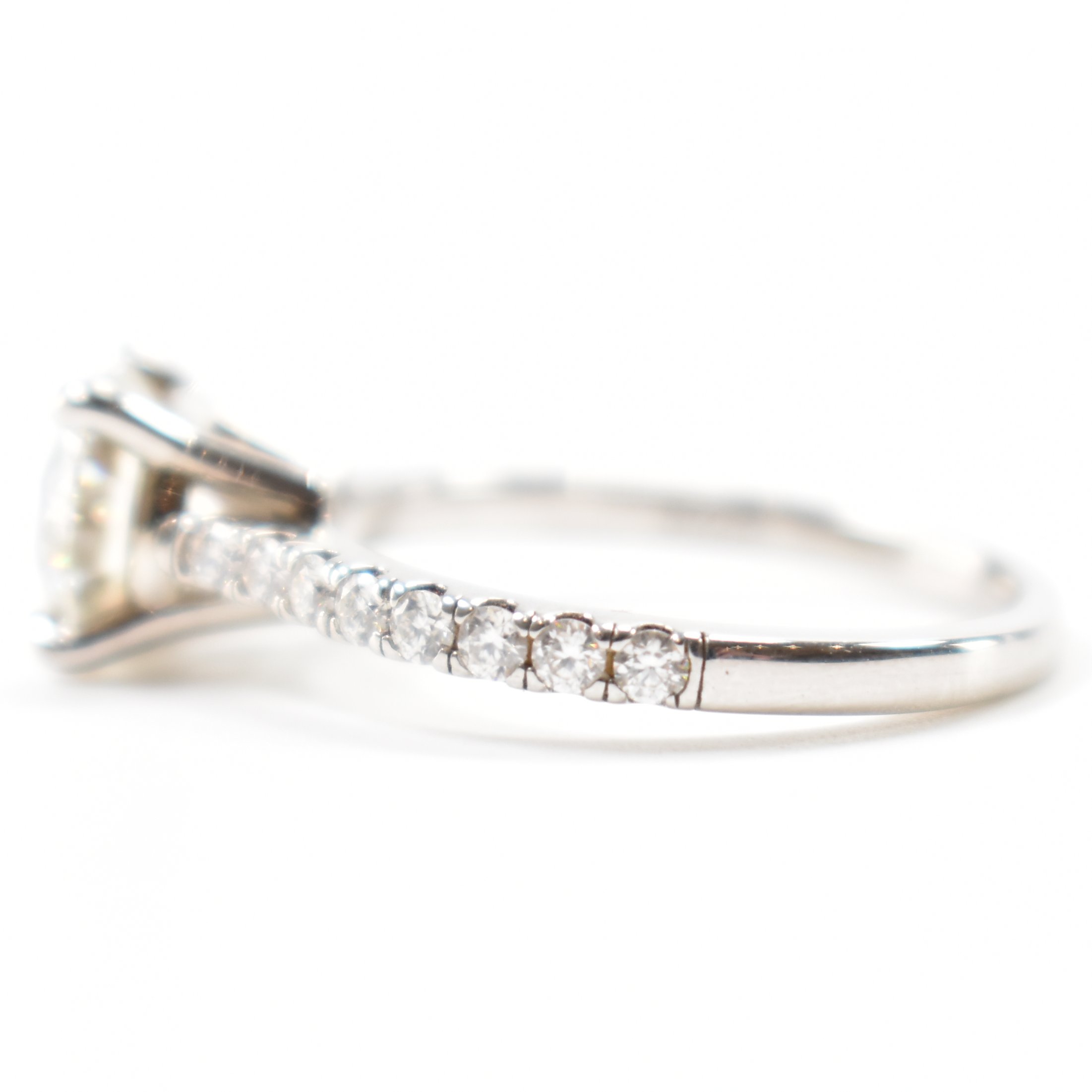 925 SILVER & MOISSANITE RING - Image 2 of 9