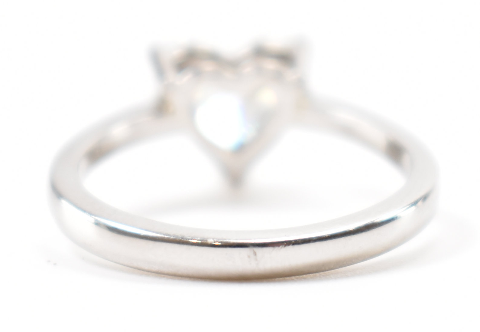 HALLMARKED PLATINUM & DIAMOND HEART RING - Image 4 of 9