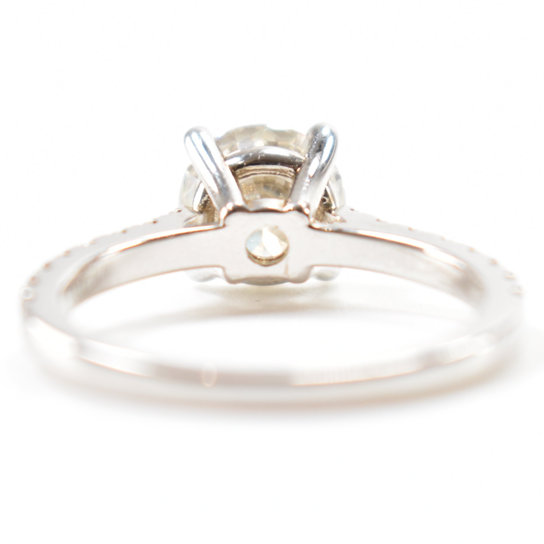 925 SILVER & MOISSANITE RING - Image 3 of 9