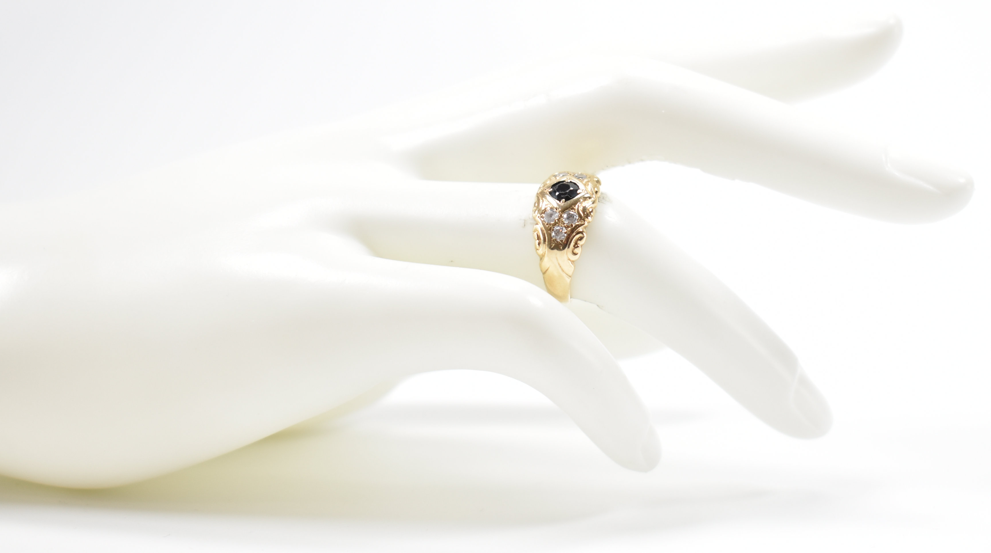 HALLMARKED 9CT GOLD SAPPHIRE & CZ RING - Image 8 of 8