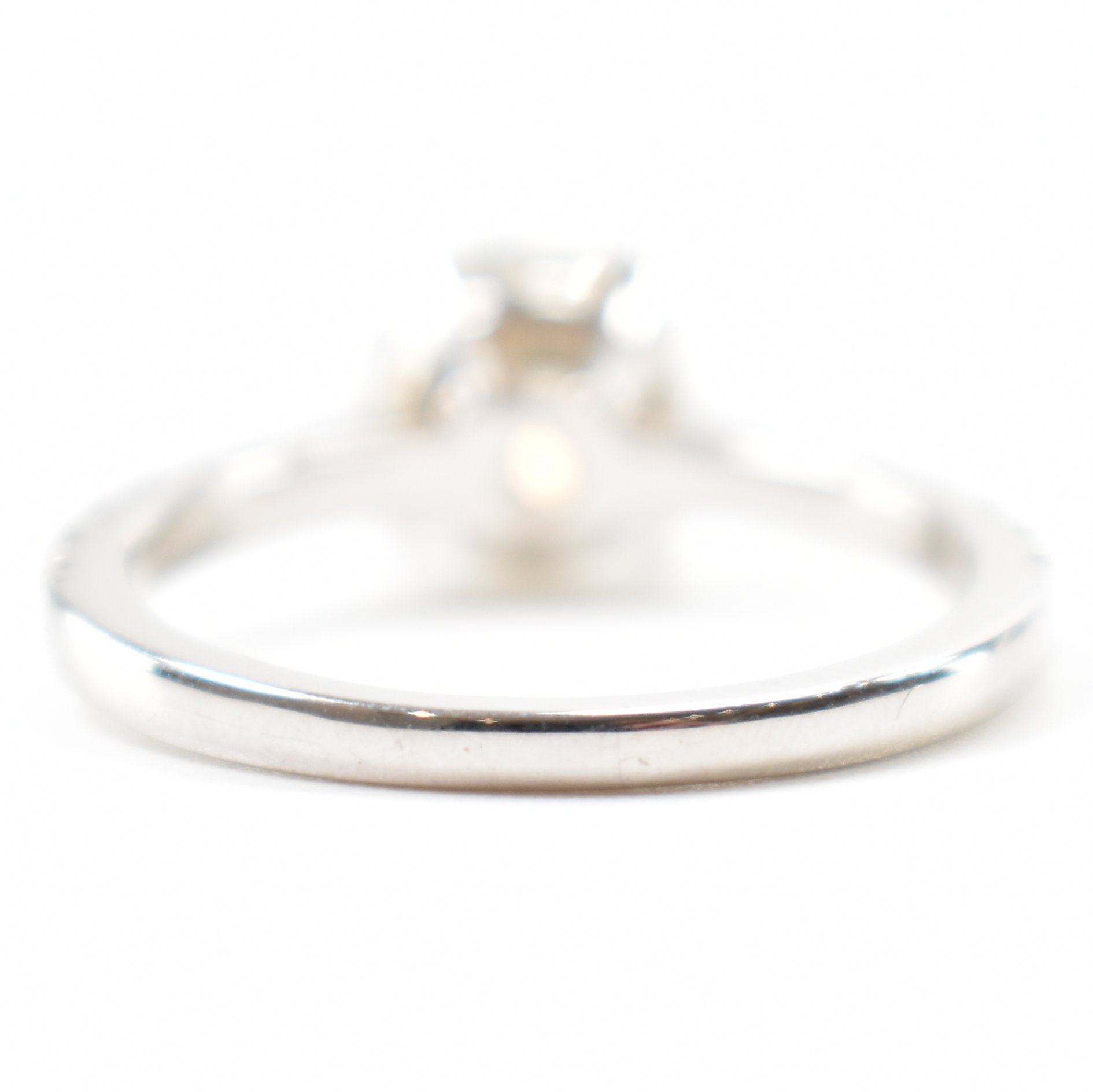 925 SILVER & MOISSANITE RING - Image 4 of 9