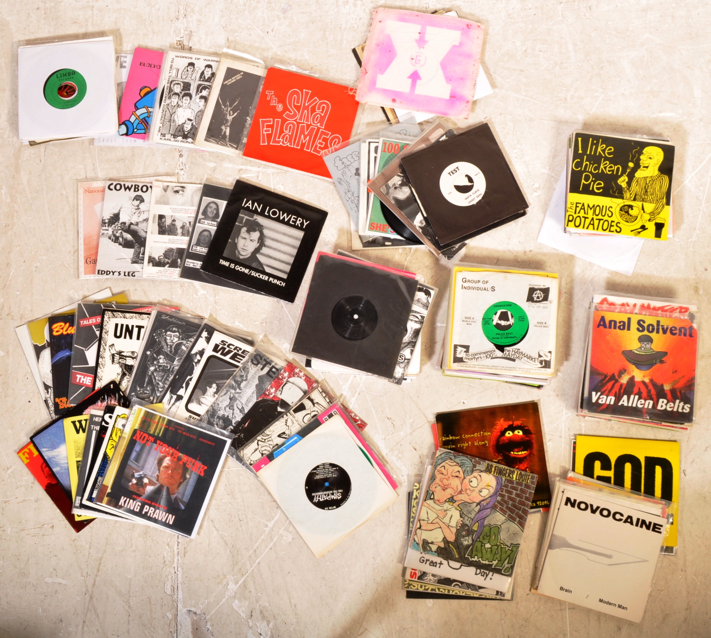 APPROX 150 45RPM VINYL SINGLES OF VARYING ARTISTS AND GENRES - Image 2 of 6