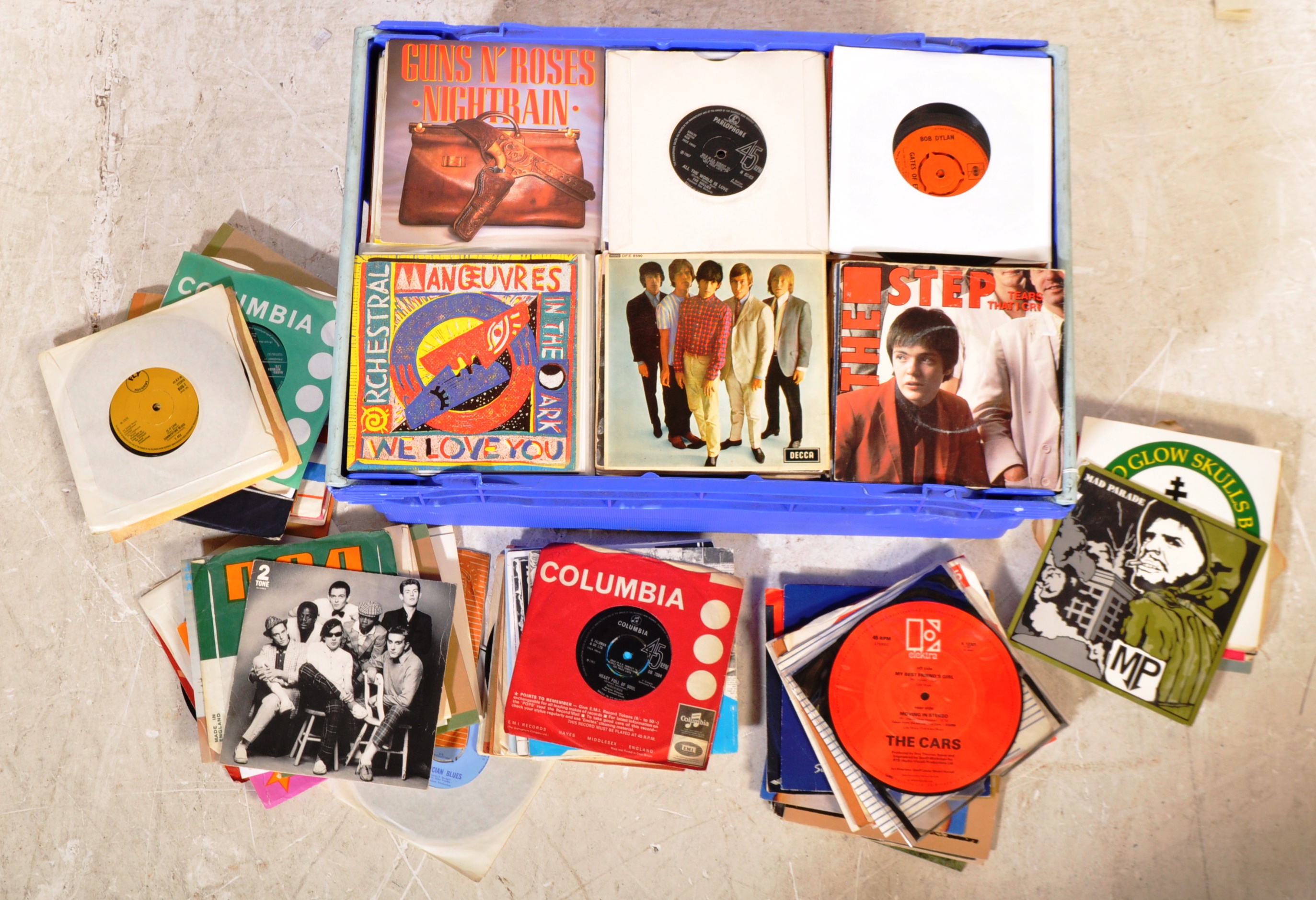 LARGE COLLECTION OF APPROX 600 45RPM 7"VINYL SINGLES