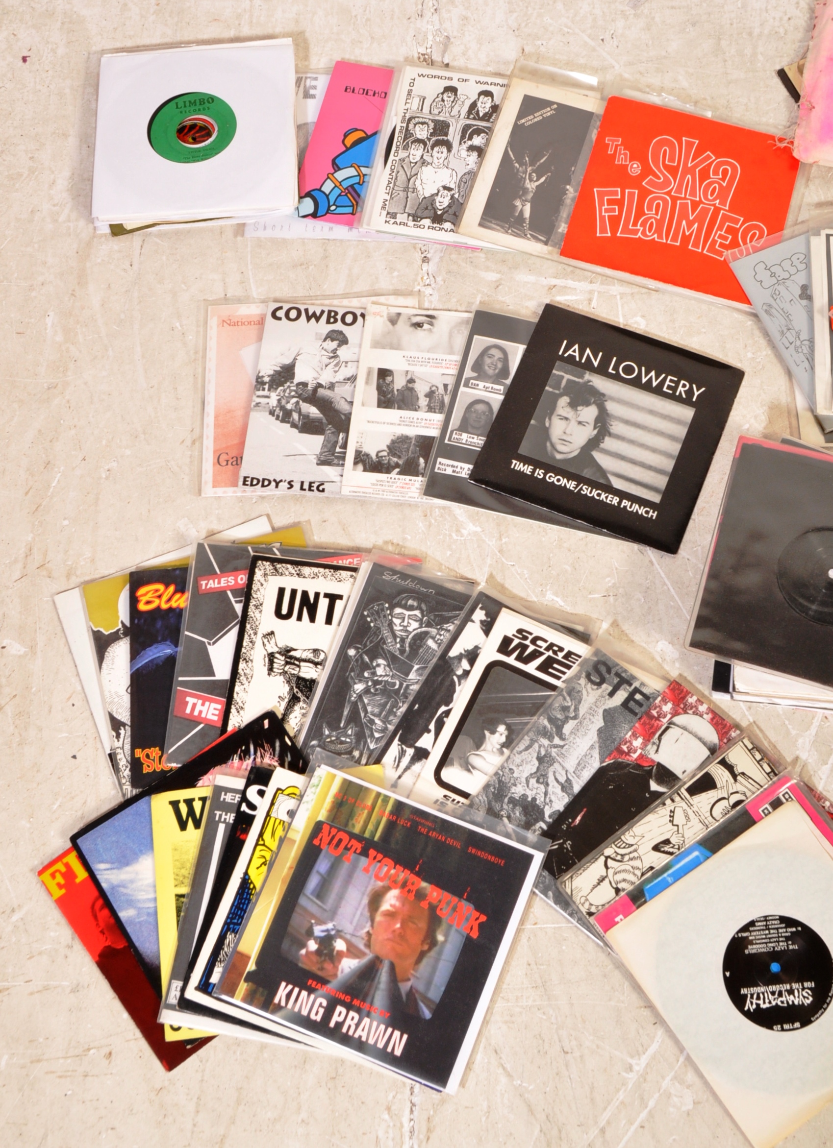 APPROX 150 45RPM VINYL SINGLES OF VARYING ARTISTS AND GENRES - Image 3 of 6