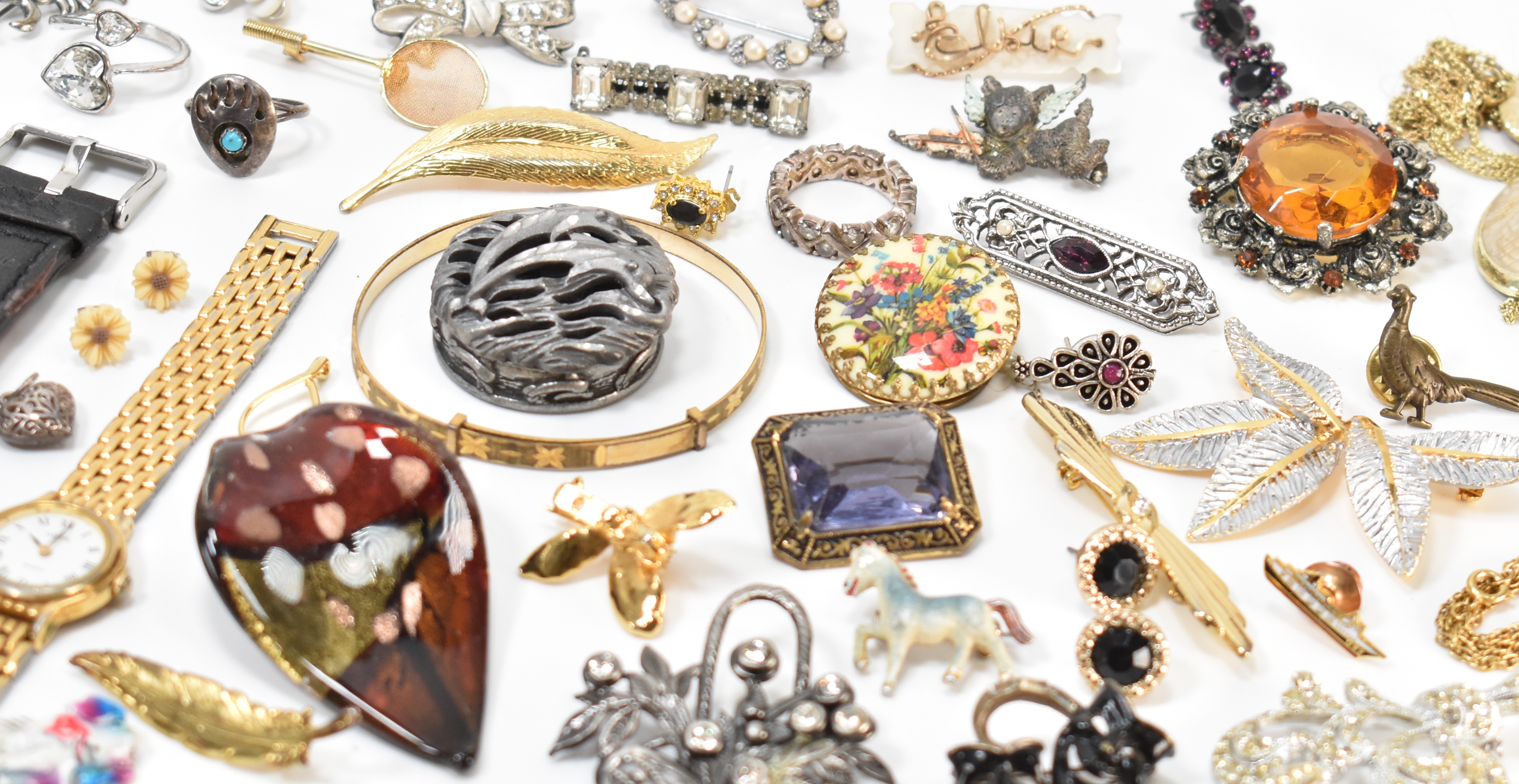 COLLECTION OF VINTAGE COSTUME JEWELLERY - Image 3 of 5