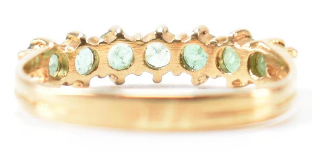 HALLMARKED 9CT GOLD & EMERALD 7 STONE RING - Image 3 of 9