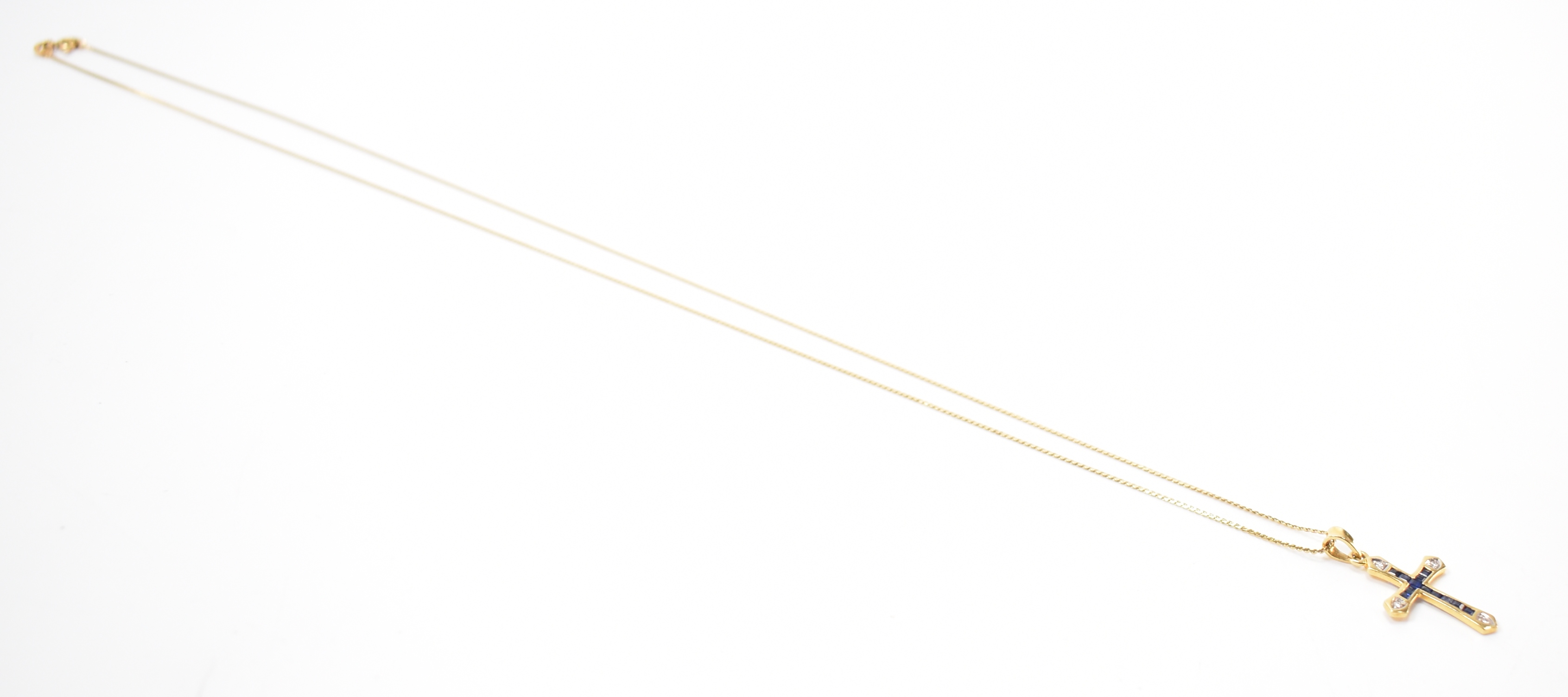 HALLMARKED 18CT GOLD DIAMOND & SAPPHIRE CRUCIFIX PENDANT & CHAIN NECKLACE - Image 5 of 7