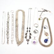 ASSORTMENT OF VINTAGE SILVER & WHITE METAL JEWELLERY