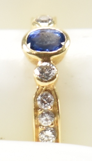 18CT GOLD SAPPHIRE & DIAMOND RING - Image 8 of 8