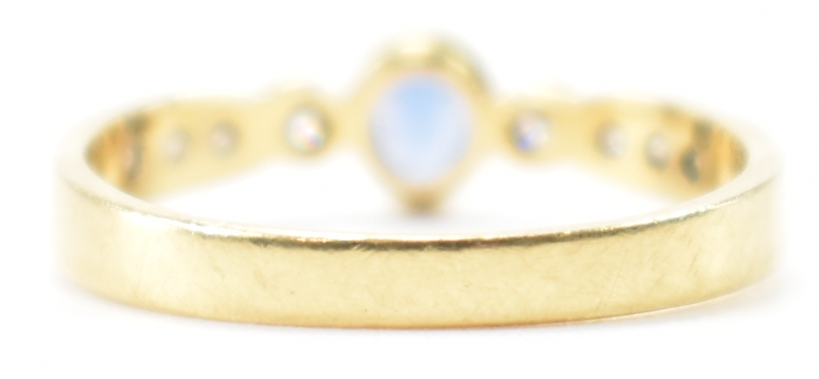 18CT GOLD SAPPHIRE & DIAMOND RING - Image 4 of 8