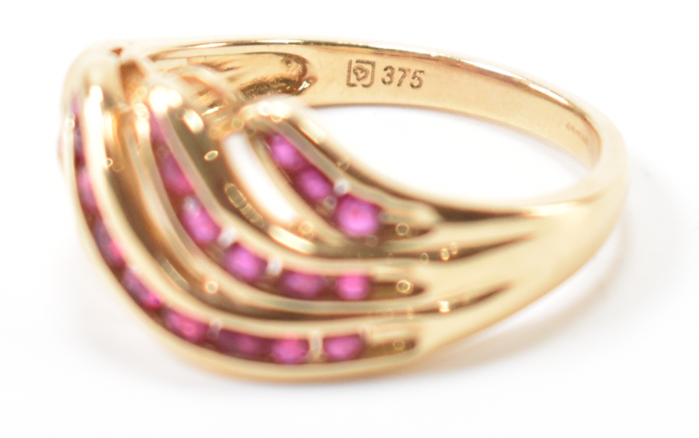 HALLMARKED 9CT GOLD & RUBY CROSSOVER RING - Image 6 of 8