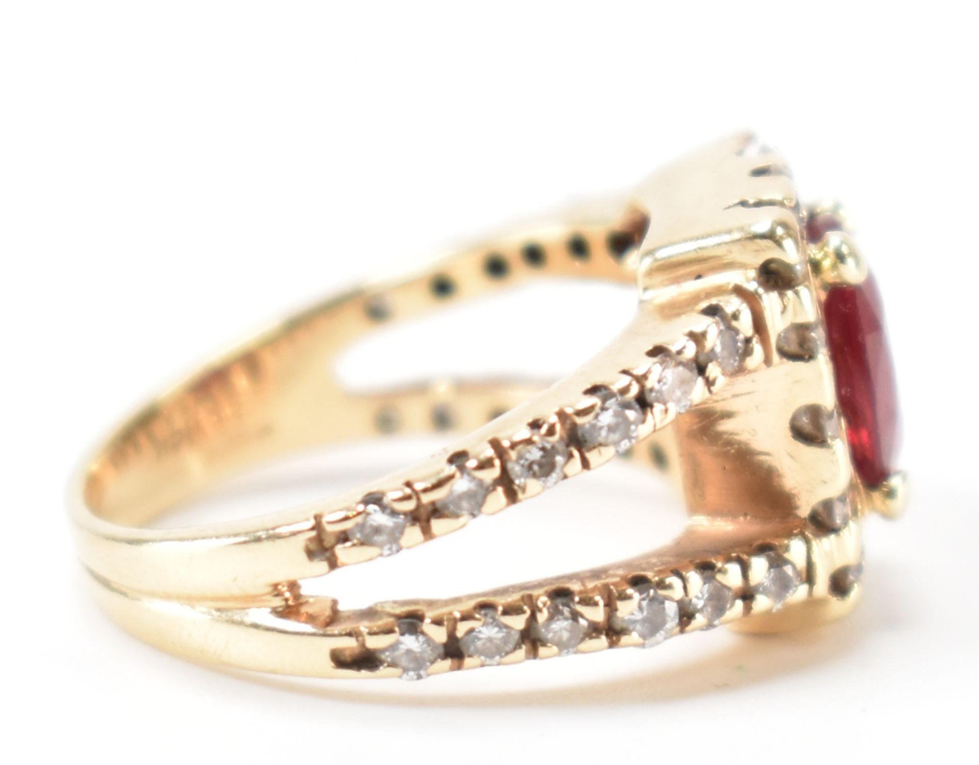 VINTAGE RUBY & DIAMOND GOLD RING - Image 5 of 8