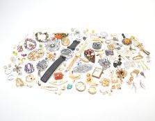 COLLECTION OF VINTAGE COSTUME JEWELLERY