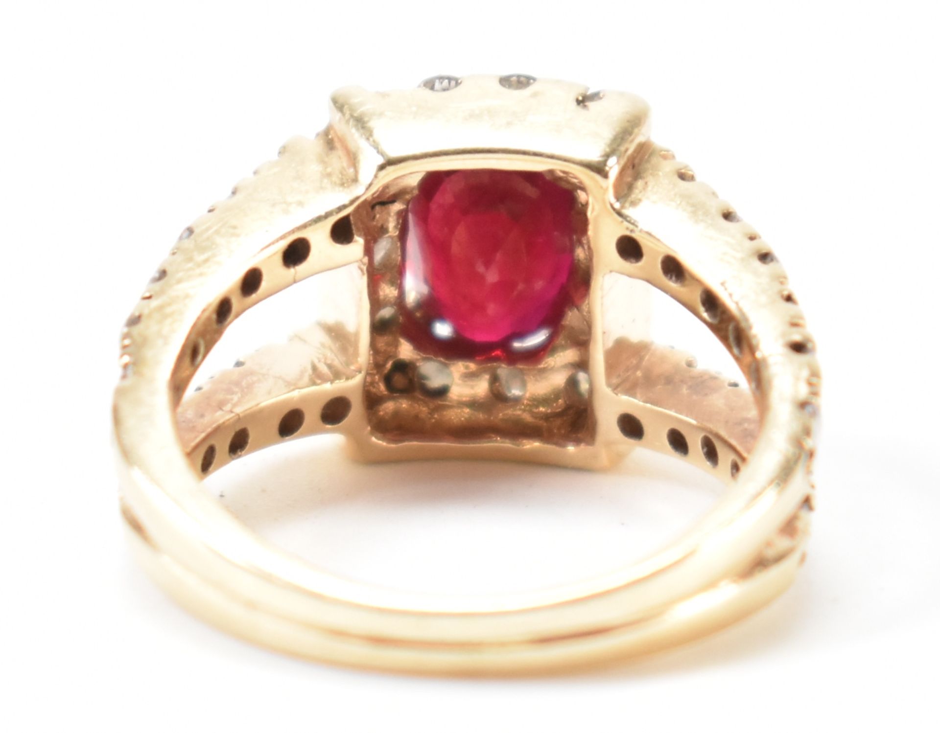 VINTAGE RUBY & DIAMOND GOLD RING - Image 3 of 8