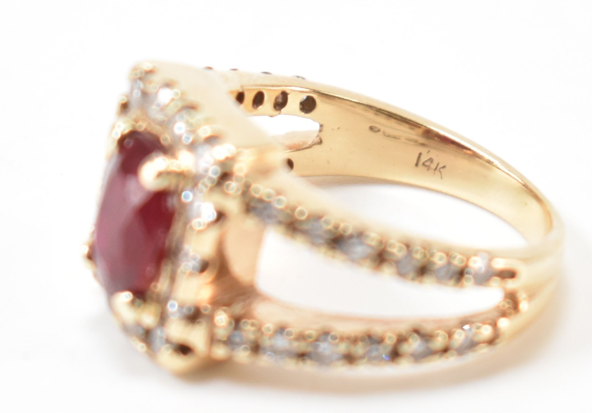VINTAGE RUBY & DIAMOND GOLD RING - Image 6 of 8