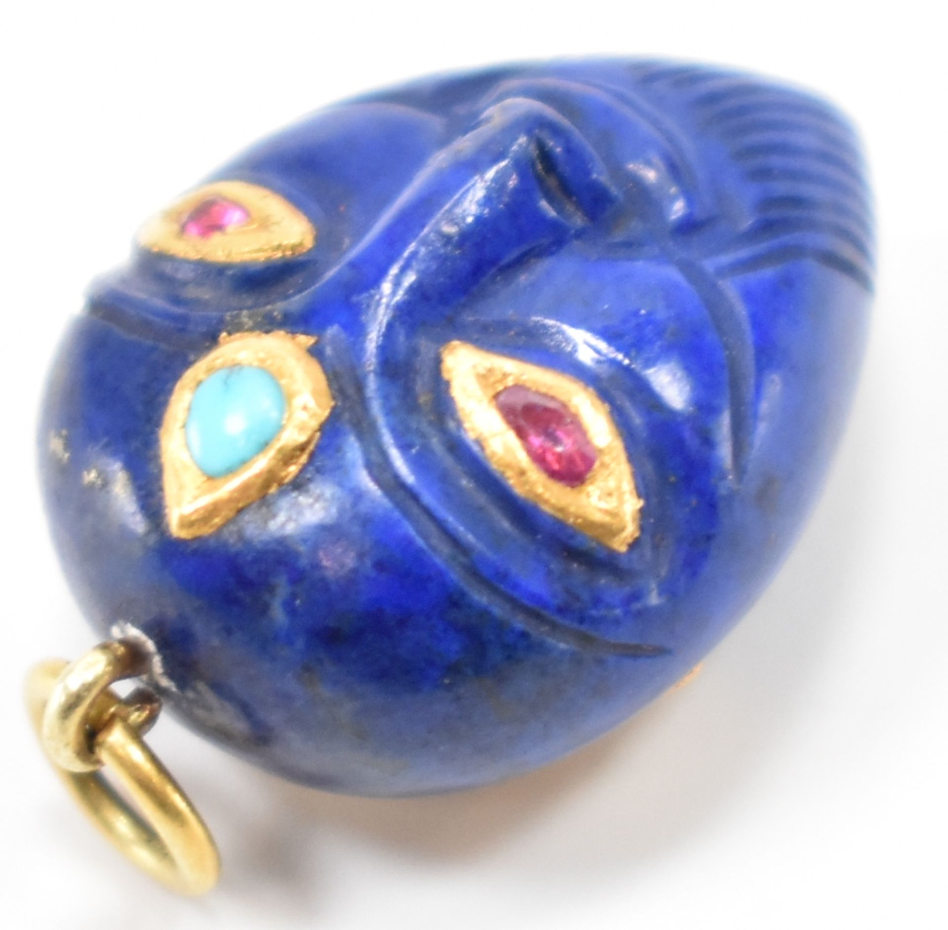 GOLD & LAPIS LAZULI GEM SET FIGURAL HEAD PENDANT FOB - Image 2 of 3