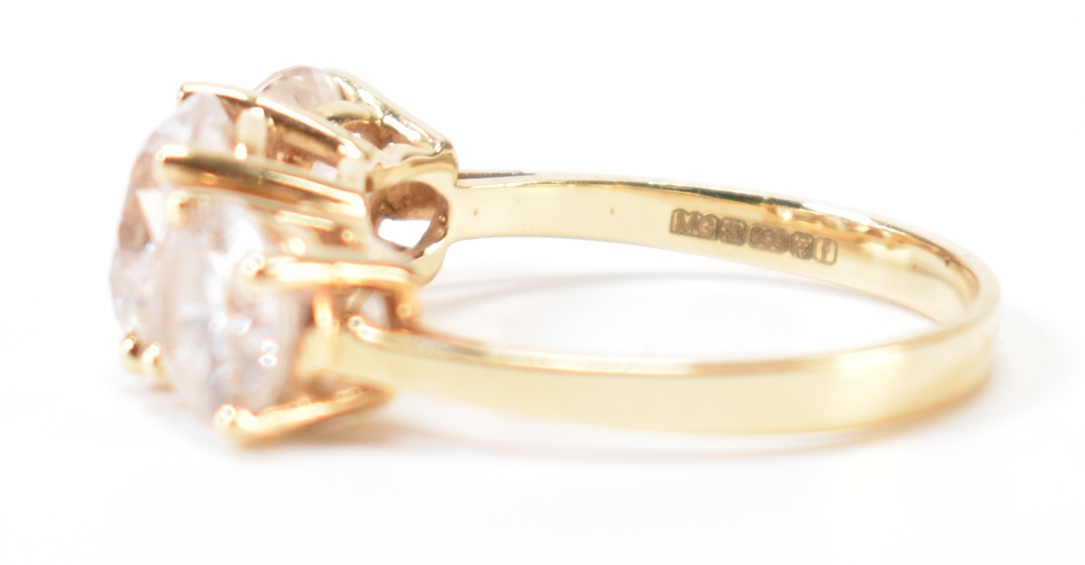 HALLMARKED 14CT GOLD & THREE STONE RING - Image 3 of 10