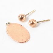 PAIR OF HALLMARKED 9CT GOLD STUD EARRINGS & PENDANT