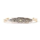 1930S ART DECO 9CT GOLD & DIAMOND RING