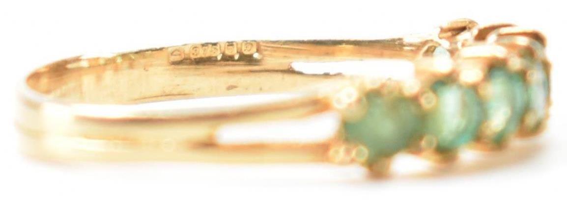 HALLMARKED 9CT GOLD & EMERALD 7 STONE RING - Image 6 of 9