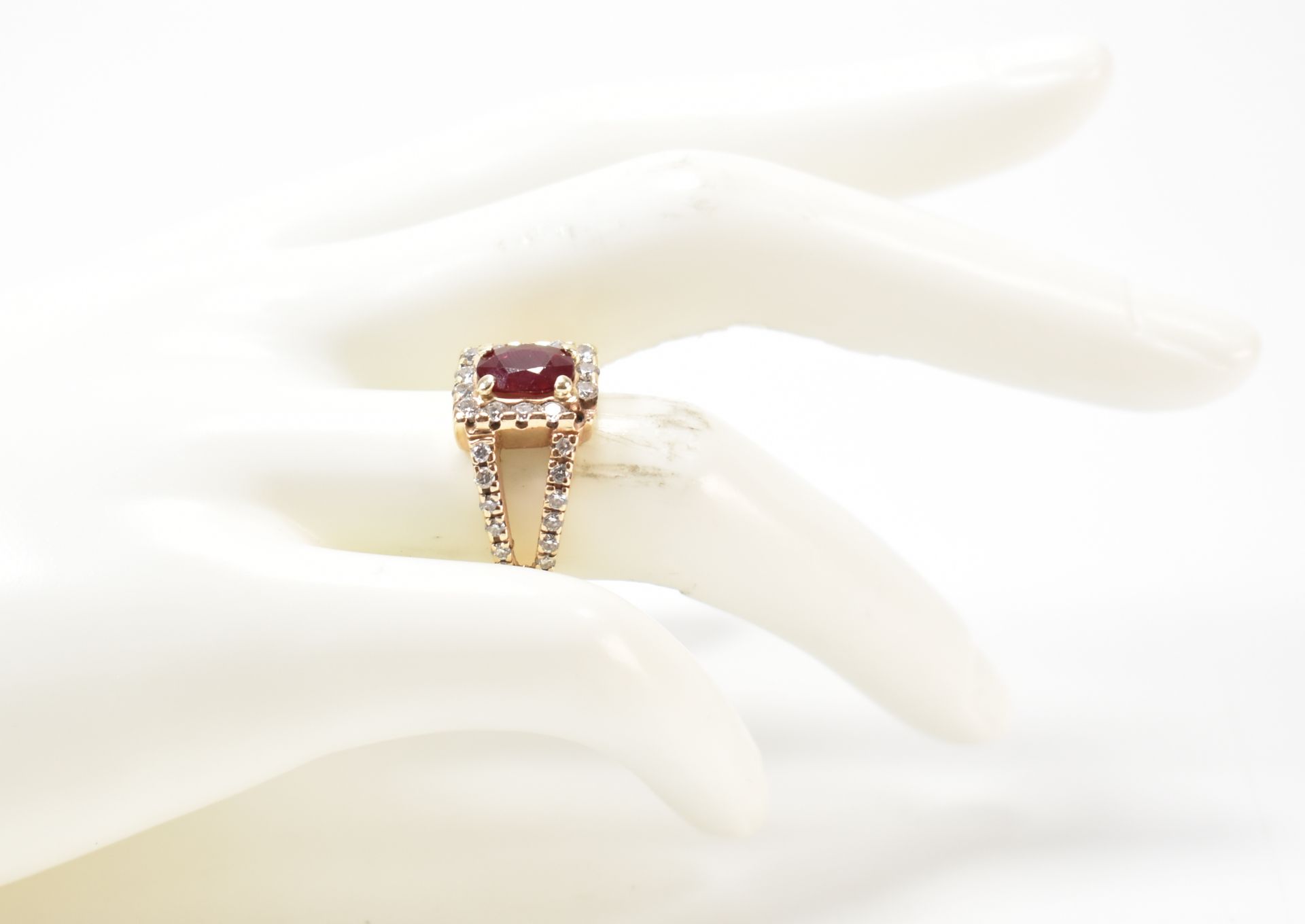 VINTAGE RUBY & DIAMOND GOLD RING - Image 8 of 8