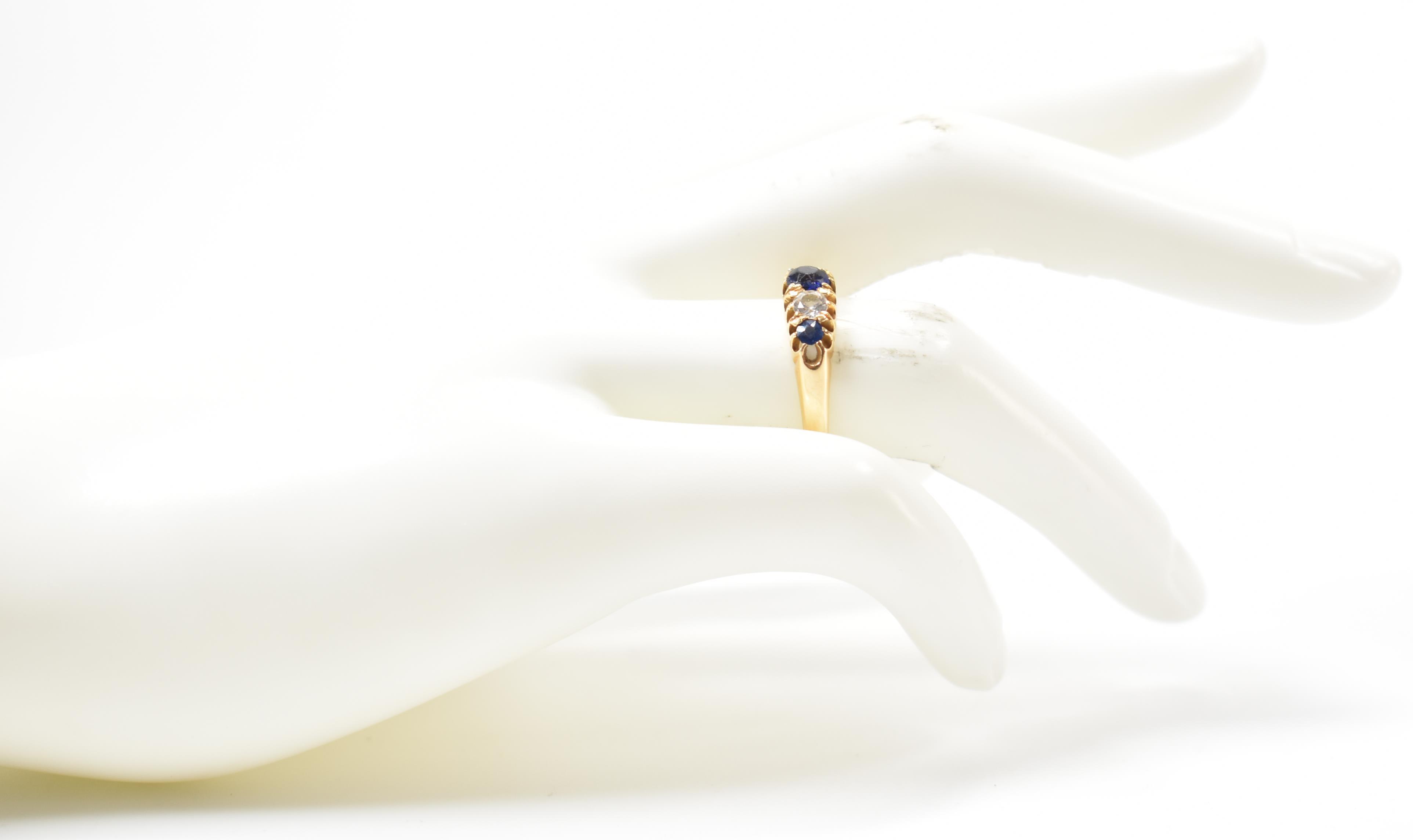 HALLMARKED 18CT GOLD BLUE & WHITE STONE RING - Image 8 of 8