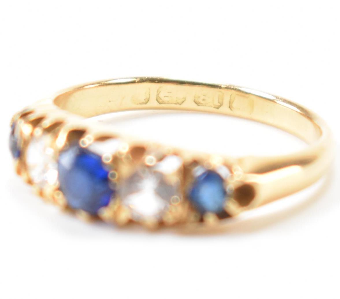 HALLMARKED 18CT GOLD BLUE & WHITE STONE RING - Image 6 of 8