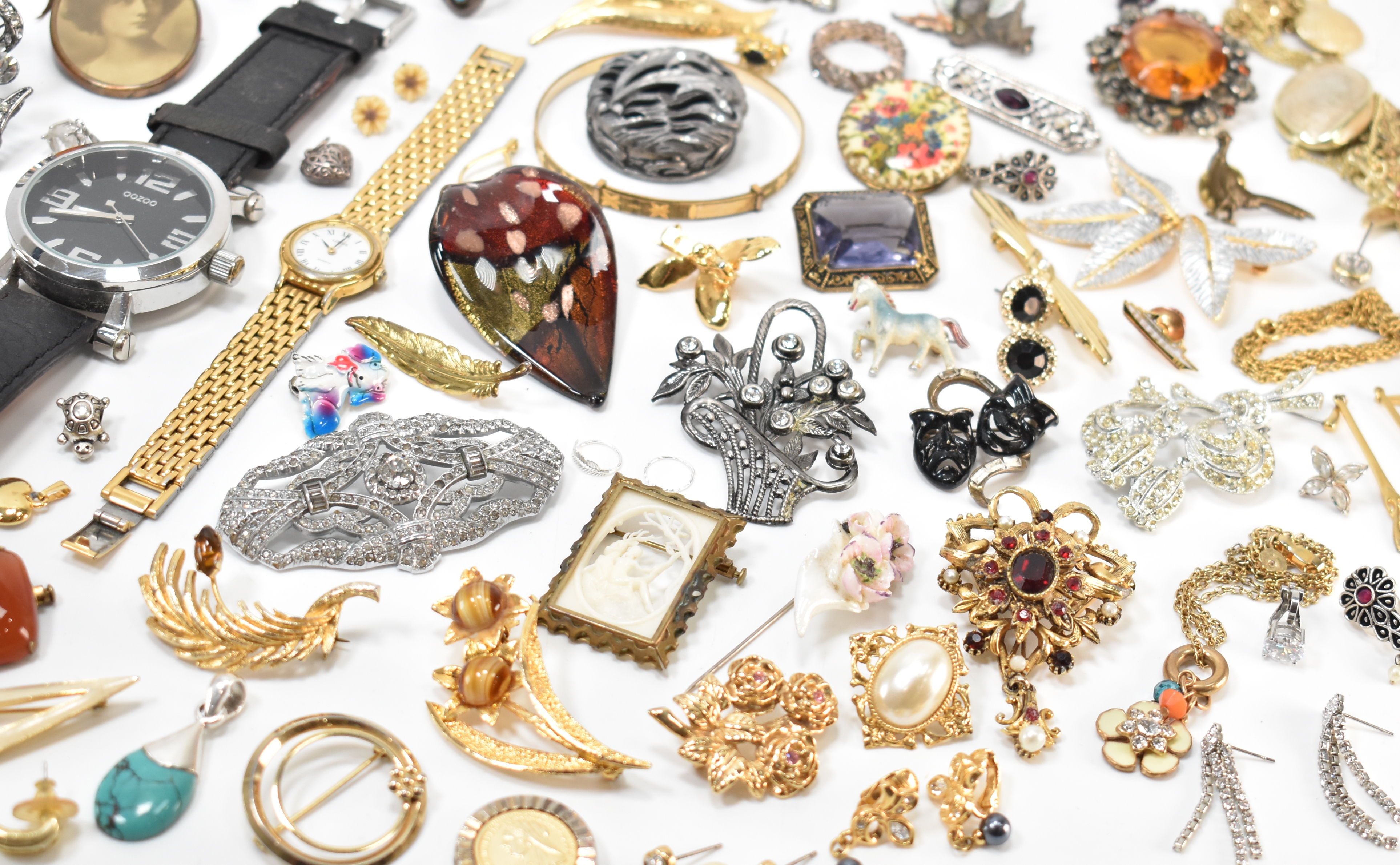 COLLECTION OF VINTAGE COSTUME JEWELLERY - Image 5 of 5