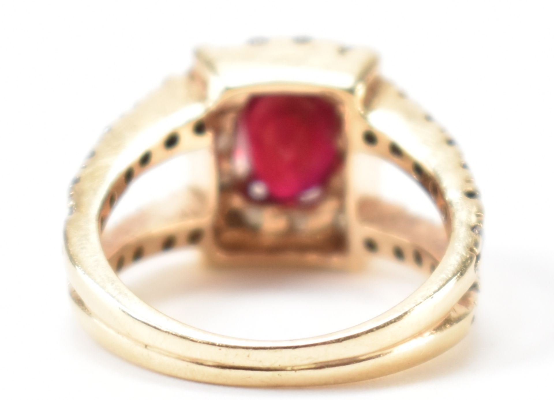 VINTAGE RUBY & DIAMOND GOLD RING - Image 4 of 8