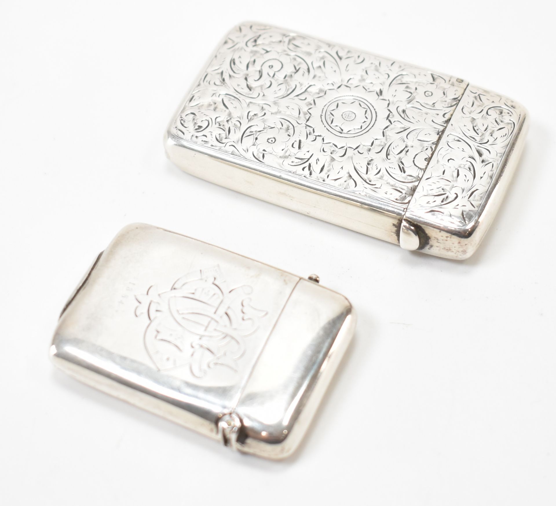 TWO VICTORIAN SILVER HALLMARKED VESTA CASES - Bild 2 aus 7