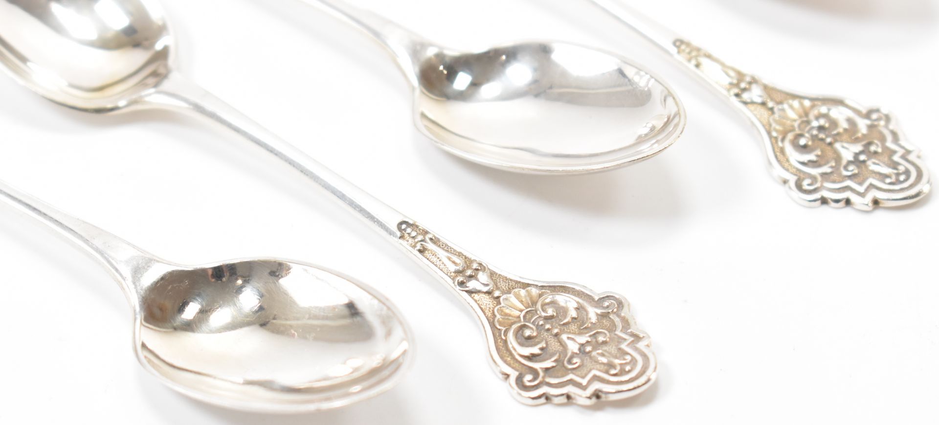 SIX VICTORIAN THOMAS PRIME SILVER PLATED TEA SPOONS - Image 2 of 5