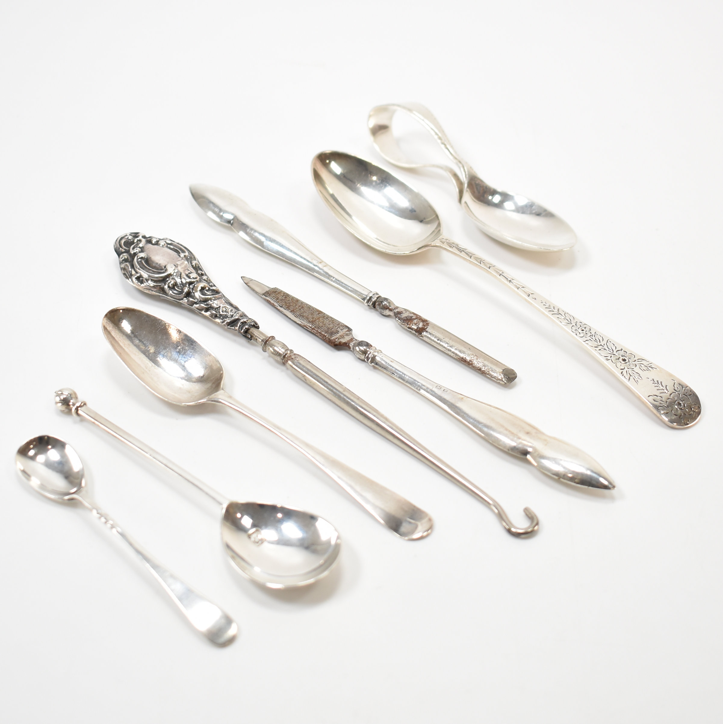 19TH & 20TH CENTURY ASSORTED SILVER ITEMS