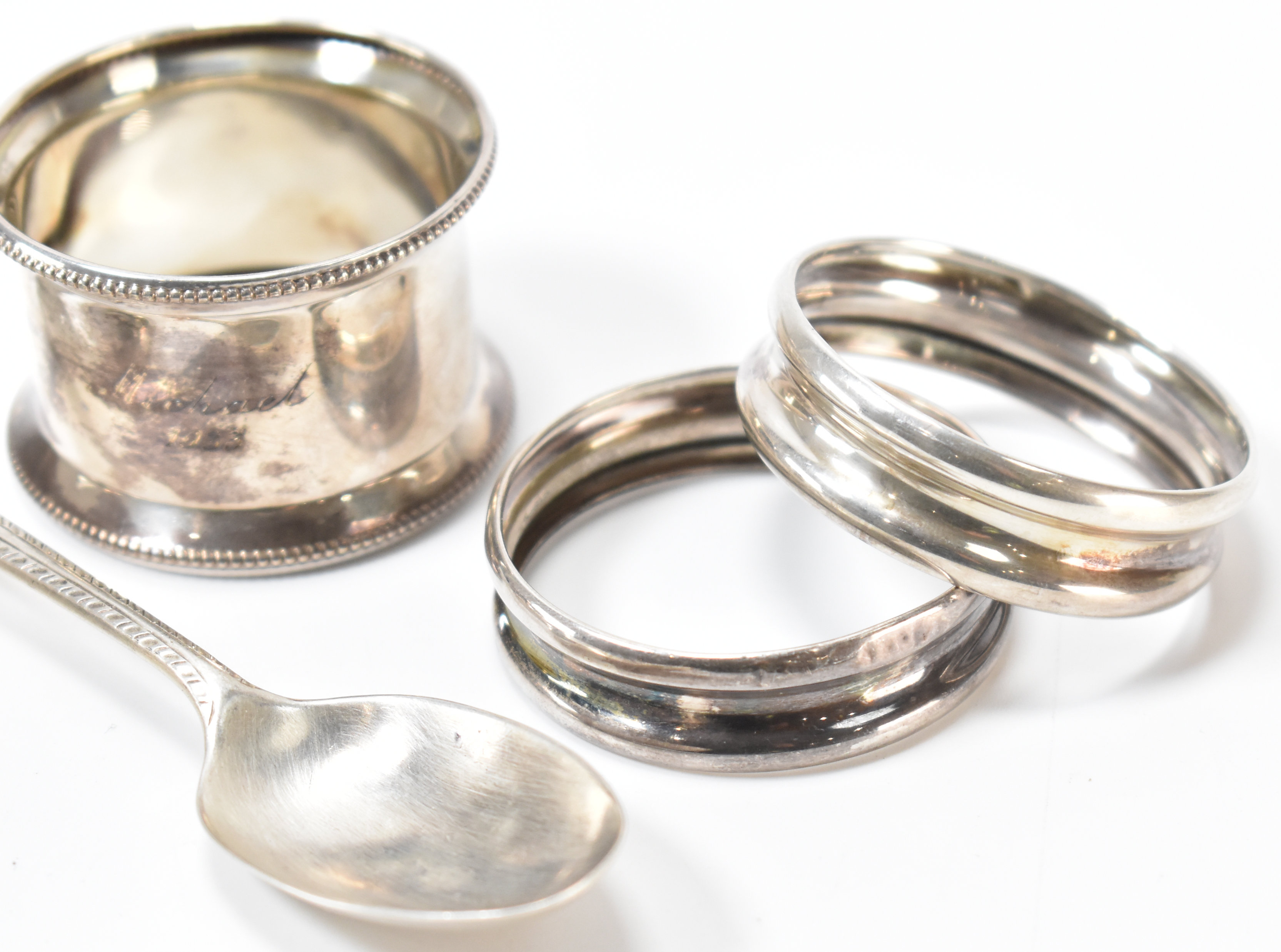 GROUP OF SILVER HALLMARKED ITEMS - NAPKIN RINGS & SPOON - Image 5 of 5
