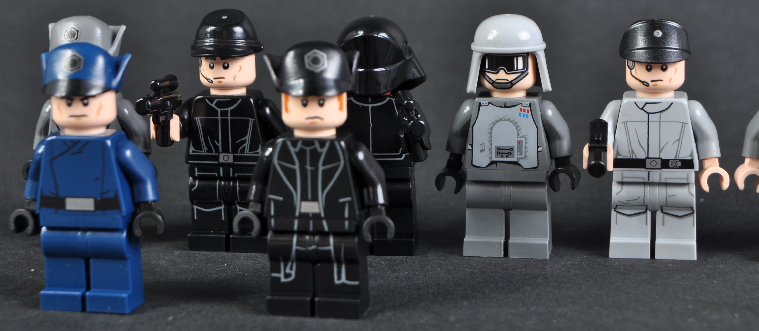 Imperial Officer (black cap), First Order Officer (female), Imperial Officer (Captain / Commandant / - Image 5 of 12