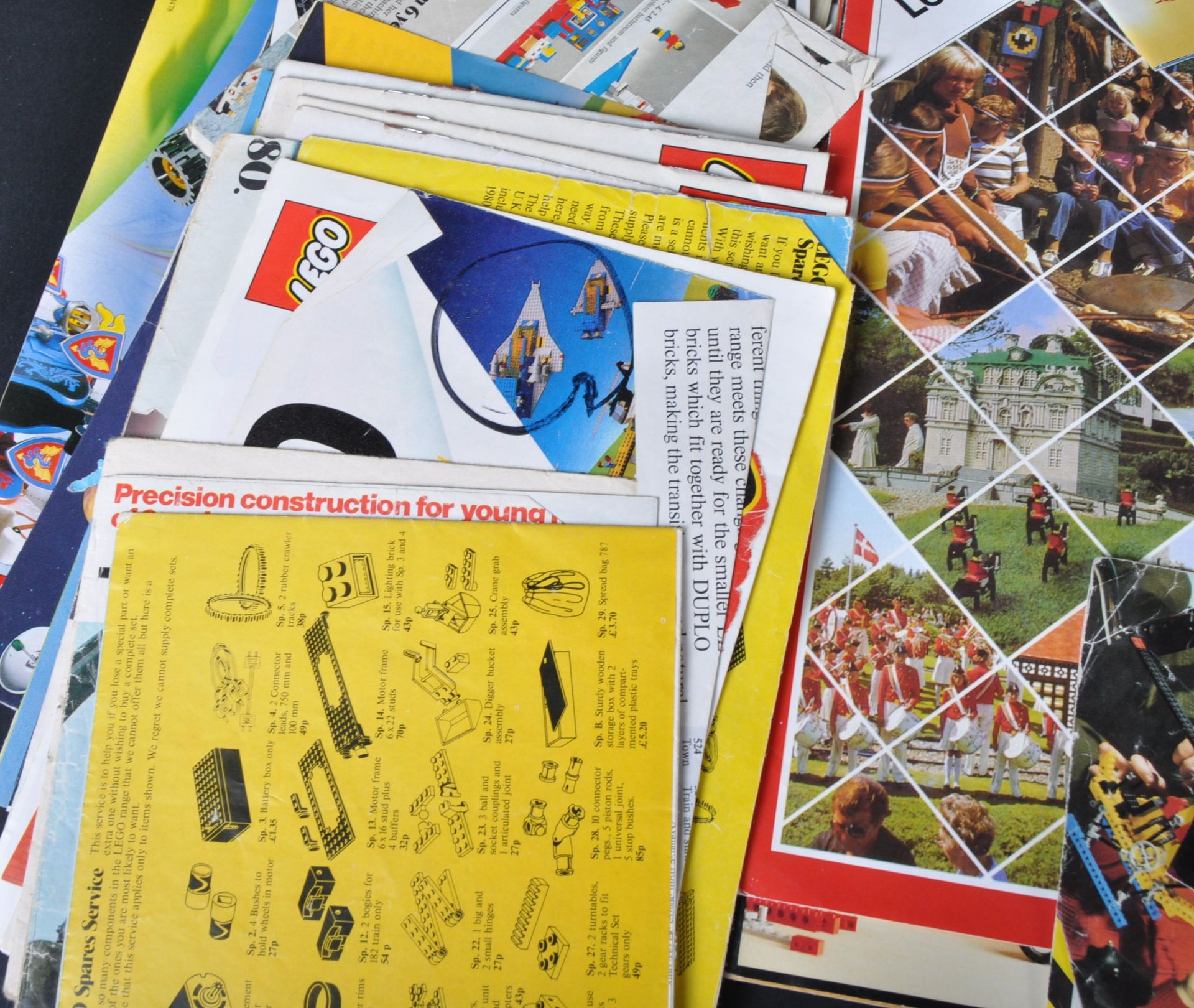 LEGO INSTRUCTION MANUALS AND MAGAZINES - Image 3 of 10