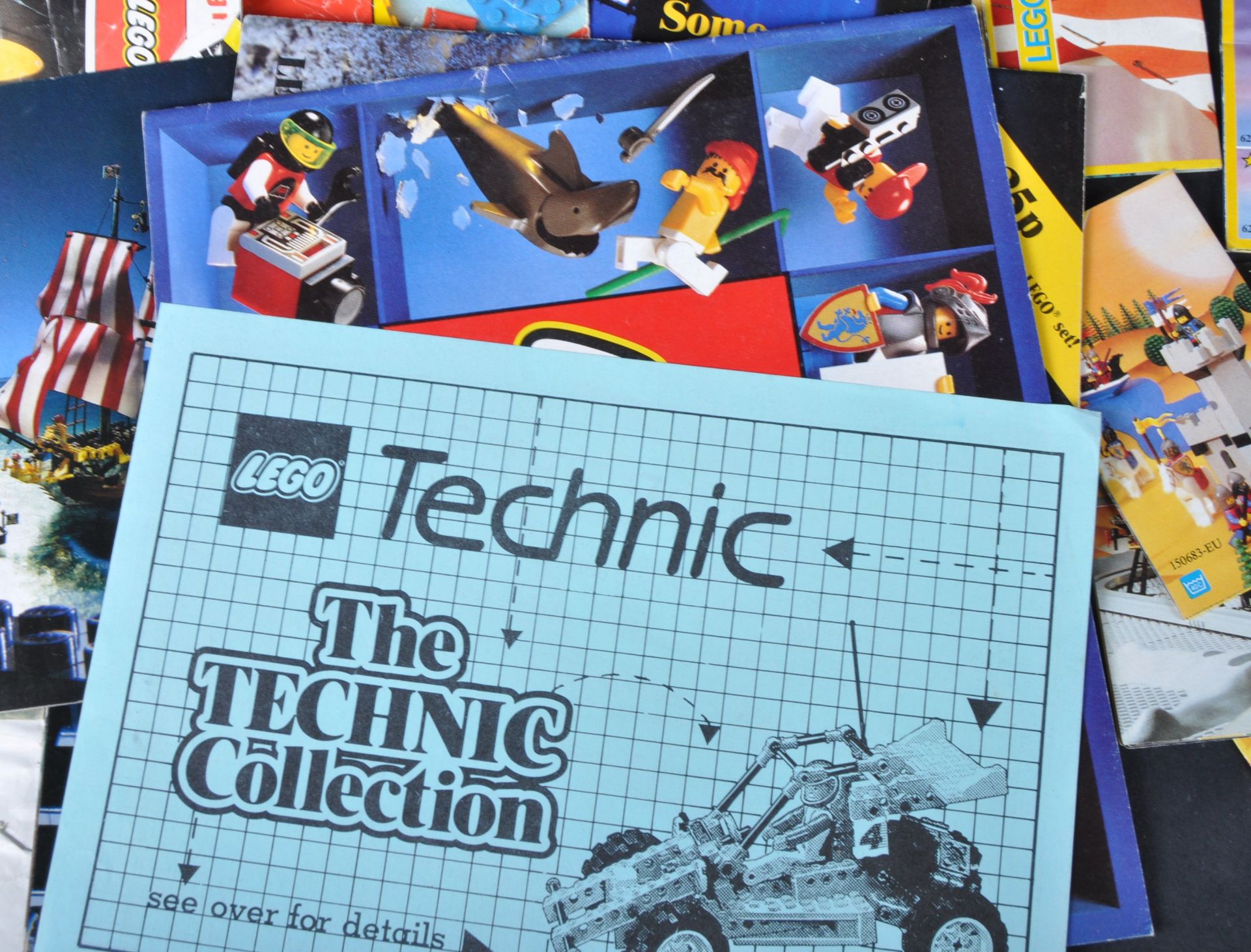 LEGO INSTRUCTION MANUALS AND MAGAZINES - Image 8 of 10