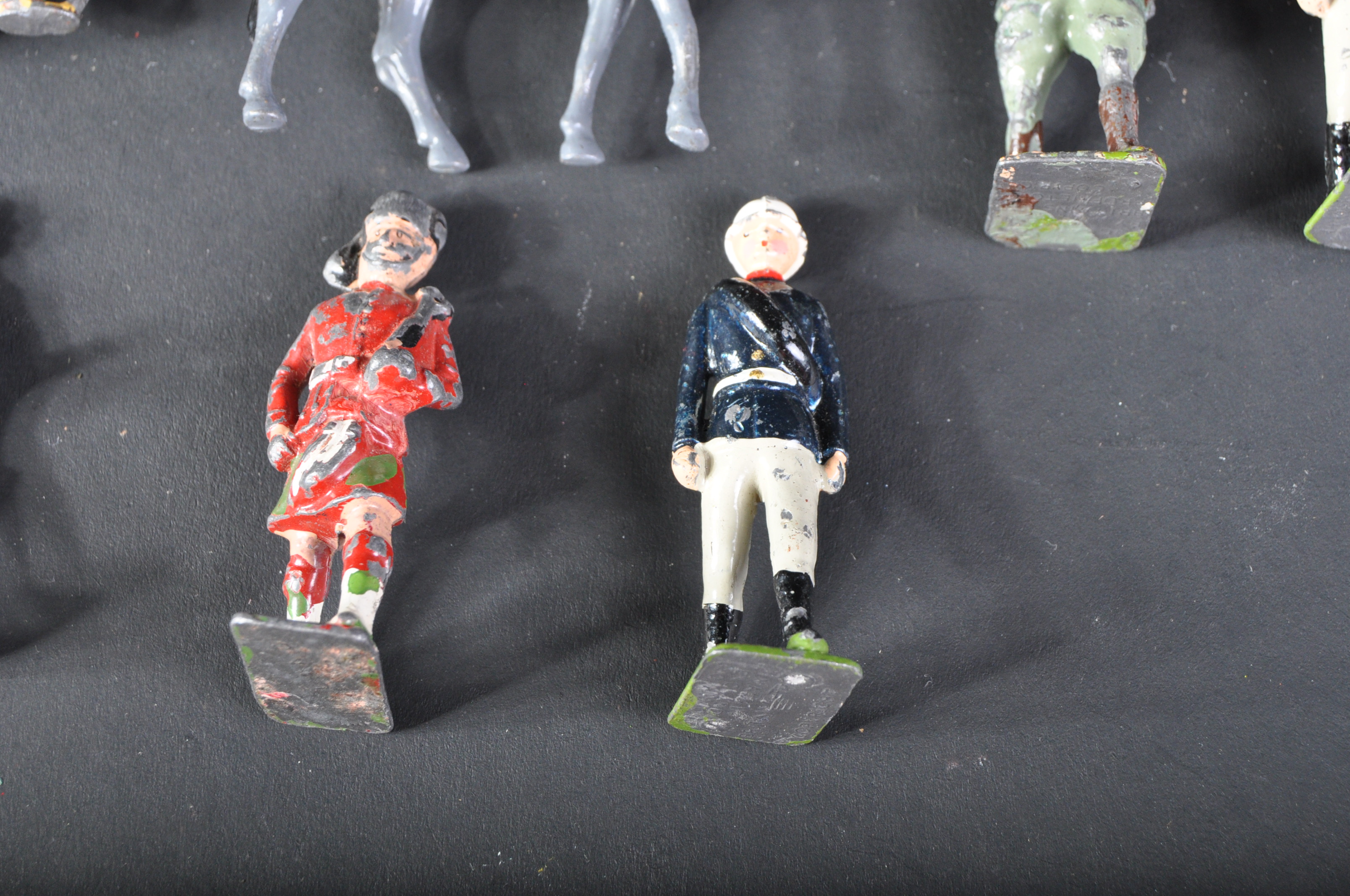 COLLECTION OF VINTAGE LEAD TOY SOLDIERS - Image 2 of 11