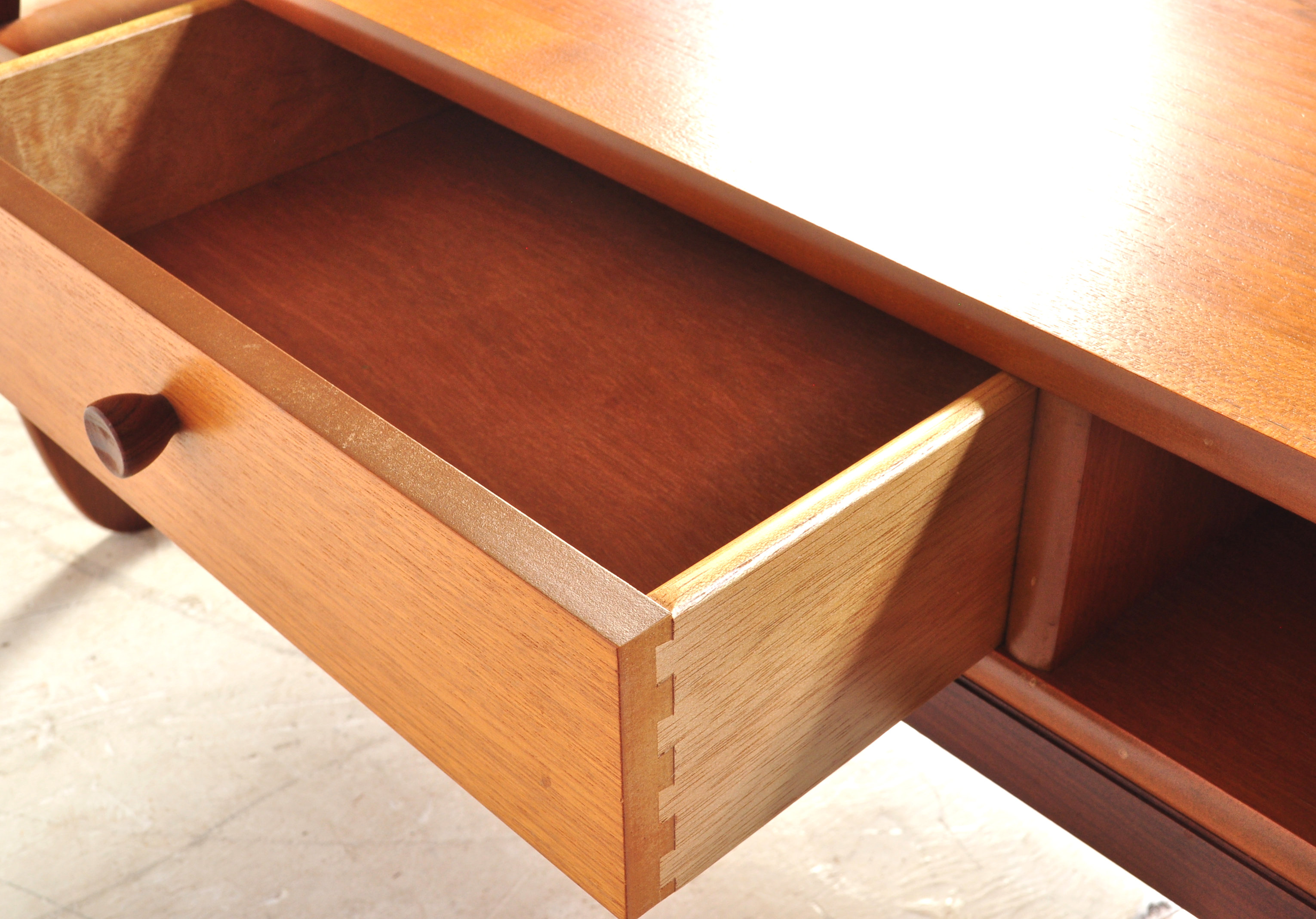 NATHAN FURNITURE MID CENTURY TEAK COFFEE TABLE - Image 5 of 5