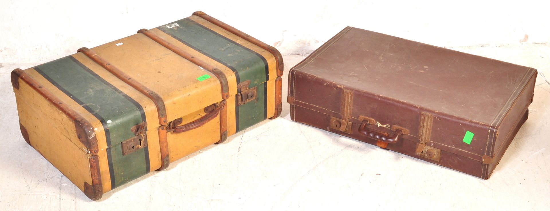 TWO RETRO VINTAGE LEATHER & CANVASE STEAMER TRUNKS / SUITCASES - Bild 2 aus 5