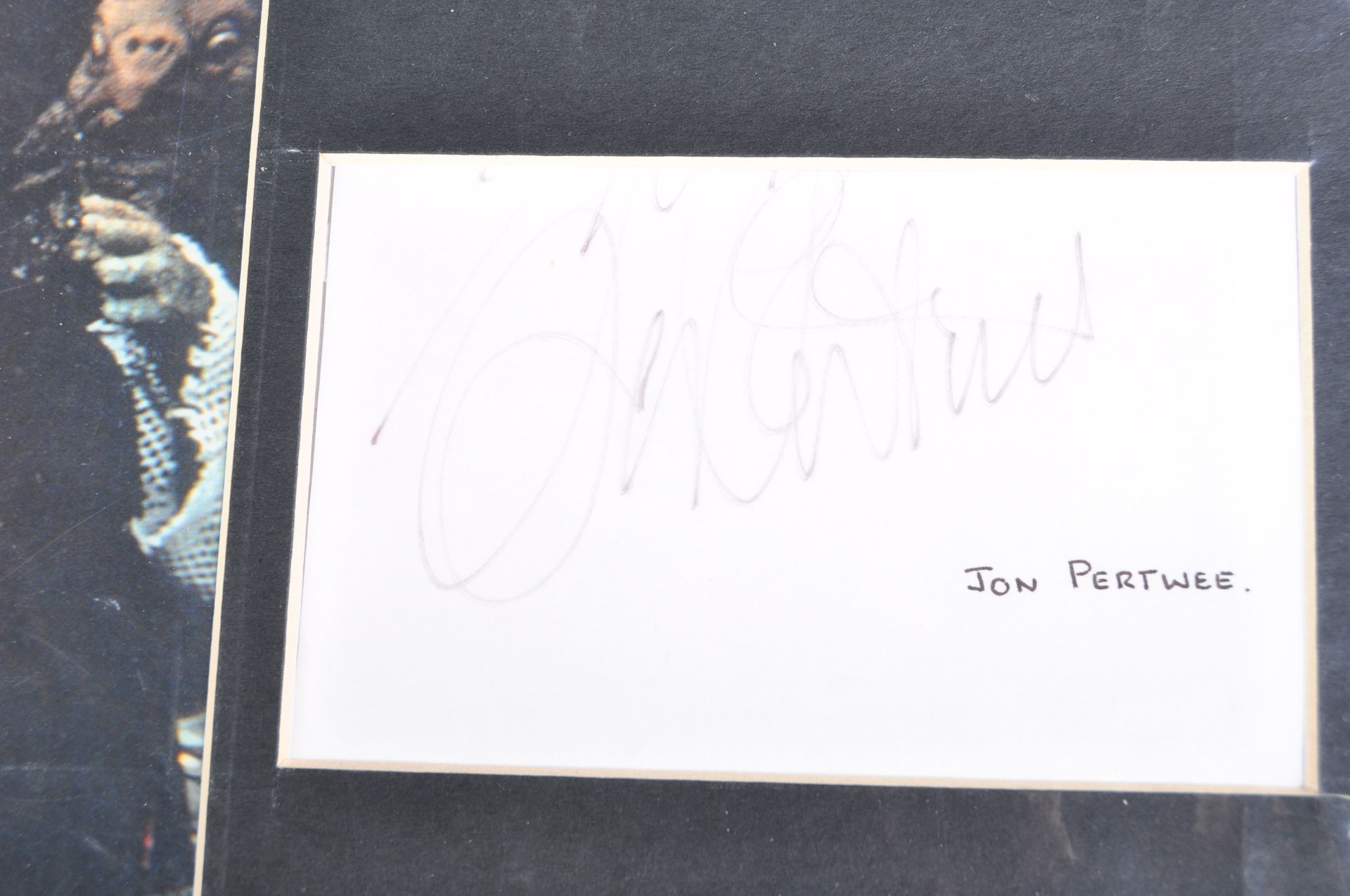 JON PERTWEE (1919-1996) - DOCTOR WHO - AUTOGRAPH DISPLAY - Image 2 of 2