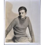 LAURENCE OLIVIER (1907-1989) - AUTOGRAPHED 8X10" PHOTO