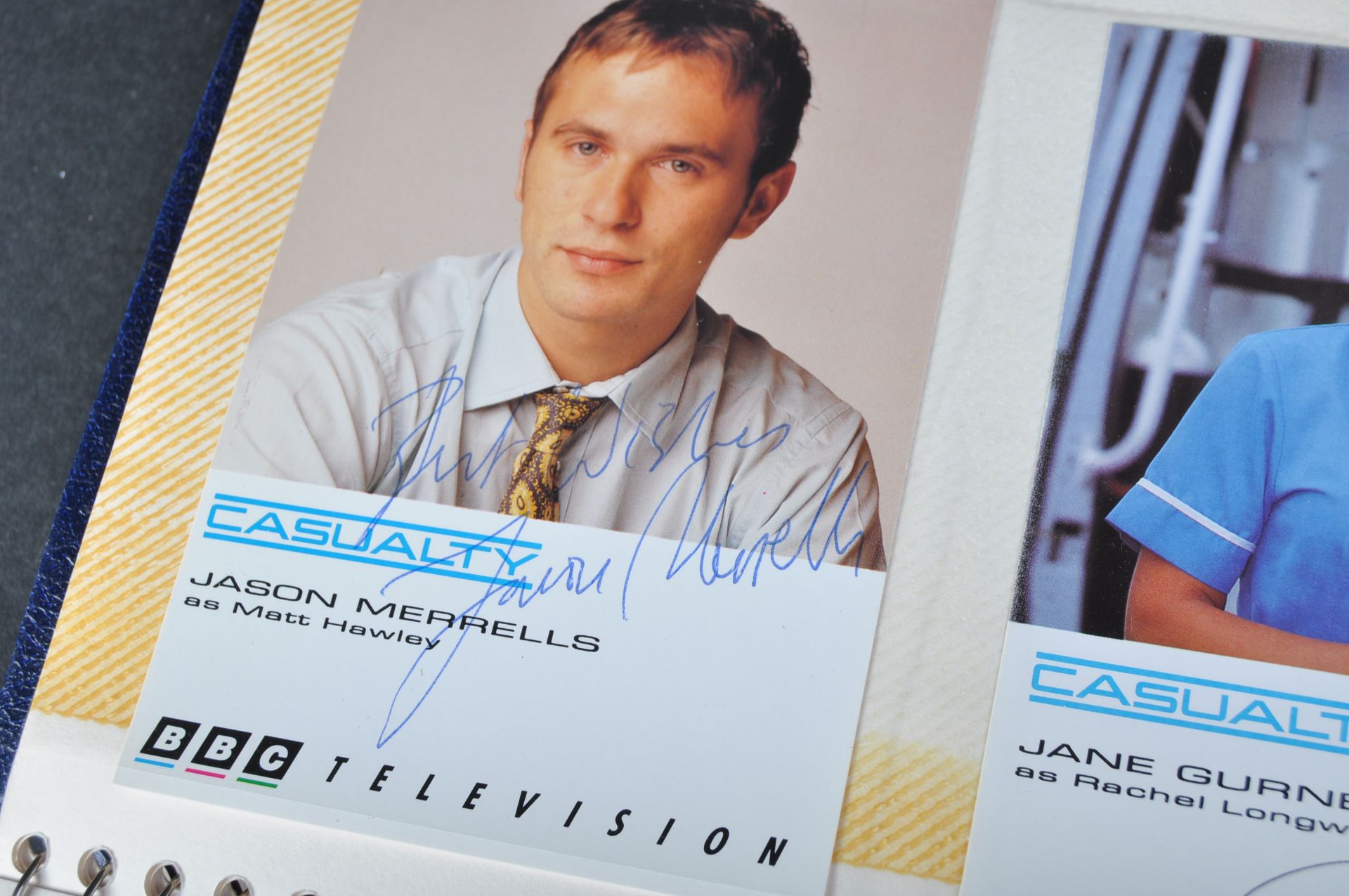 AUTOGRAPHS - ALBUM OF CASUALTY SIGNED PHOTOS & OTHERS - Bild 4 aus 12