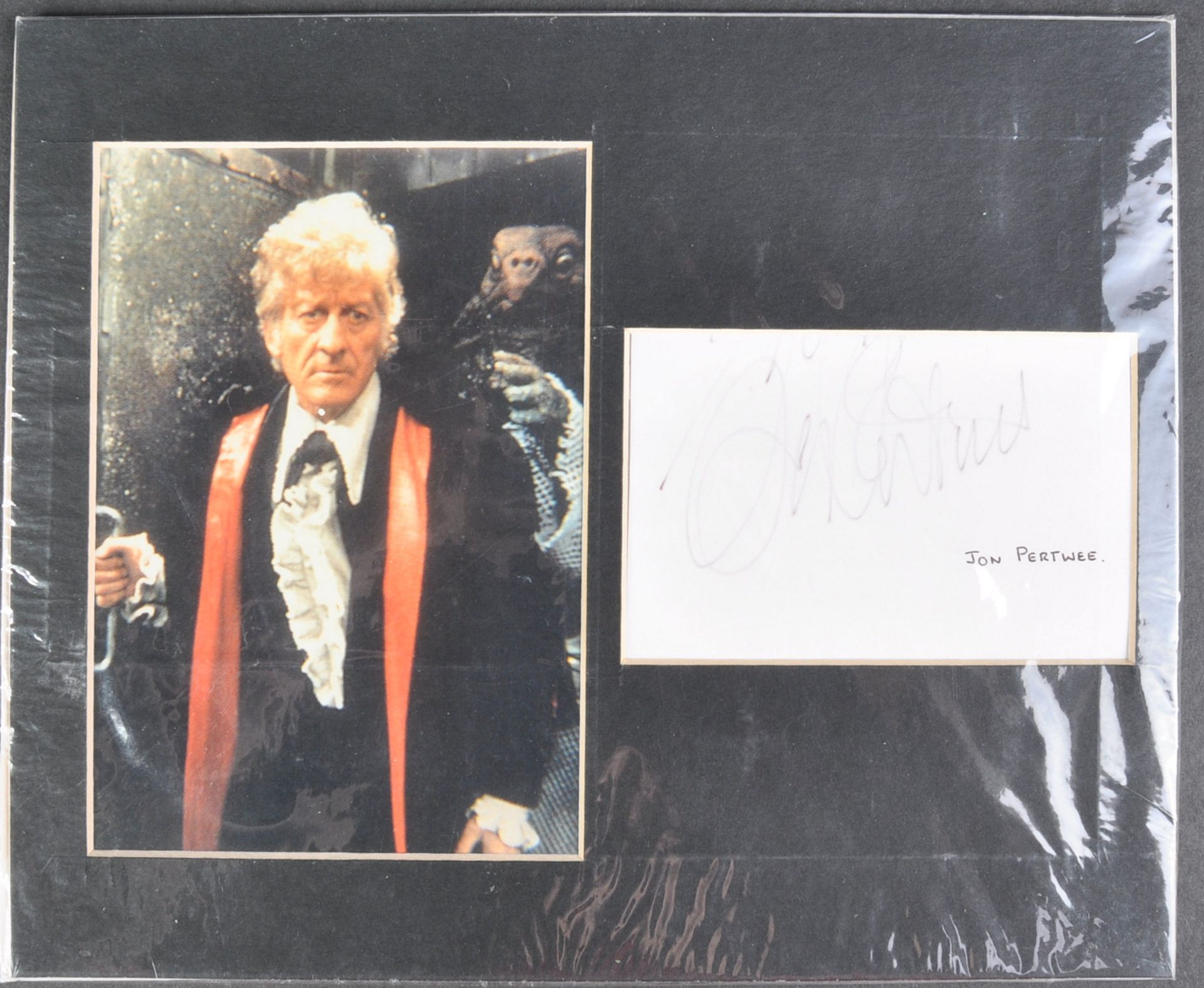 JON PERTWEE (1919-1996) - DOCTOR WHO - AUTOGRAPH DISPLAY