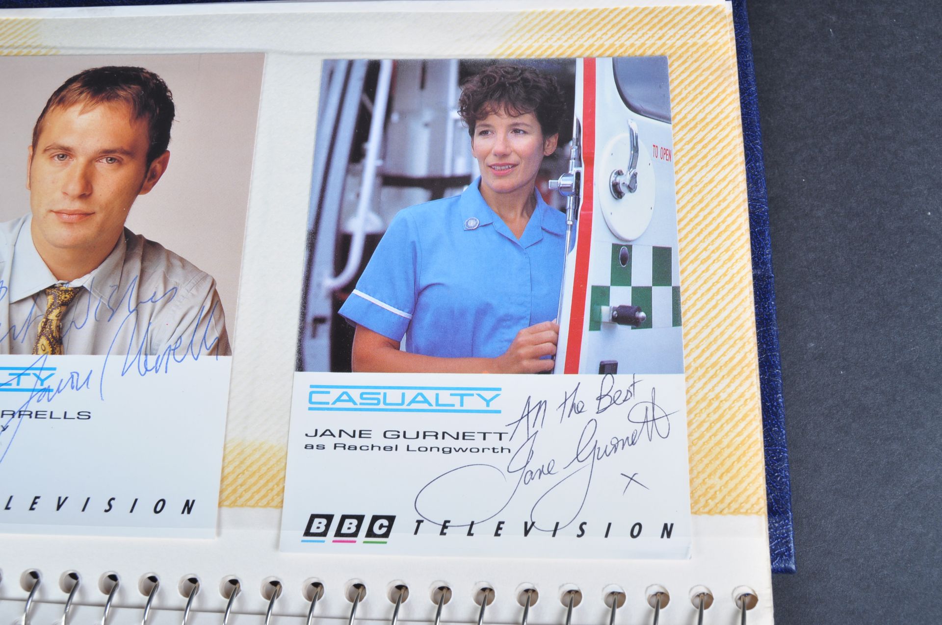 AUTOGRAPHS - ALBUM OF CASUALTY SIGNED PHOTOS & OTHERS - Bild 3 aus 12